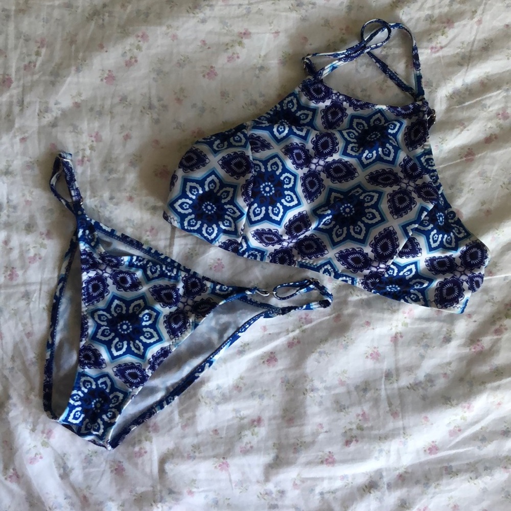Patterned high neck bikini + matching bottoms